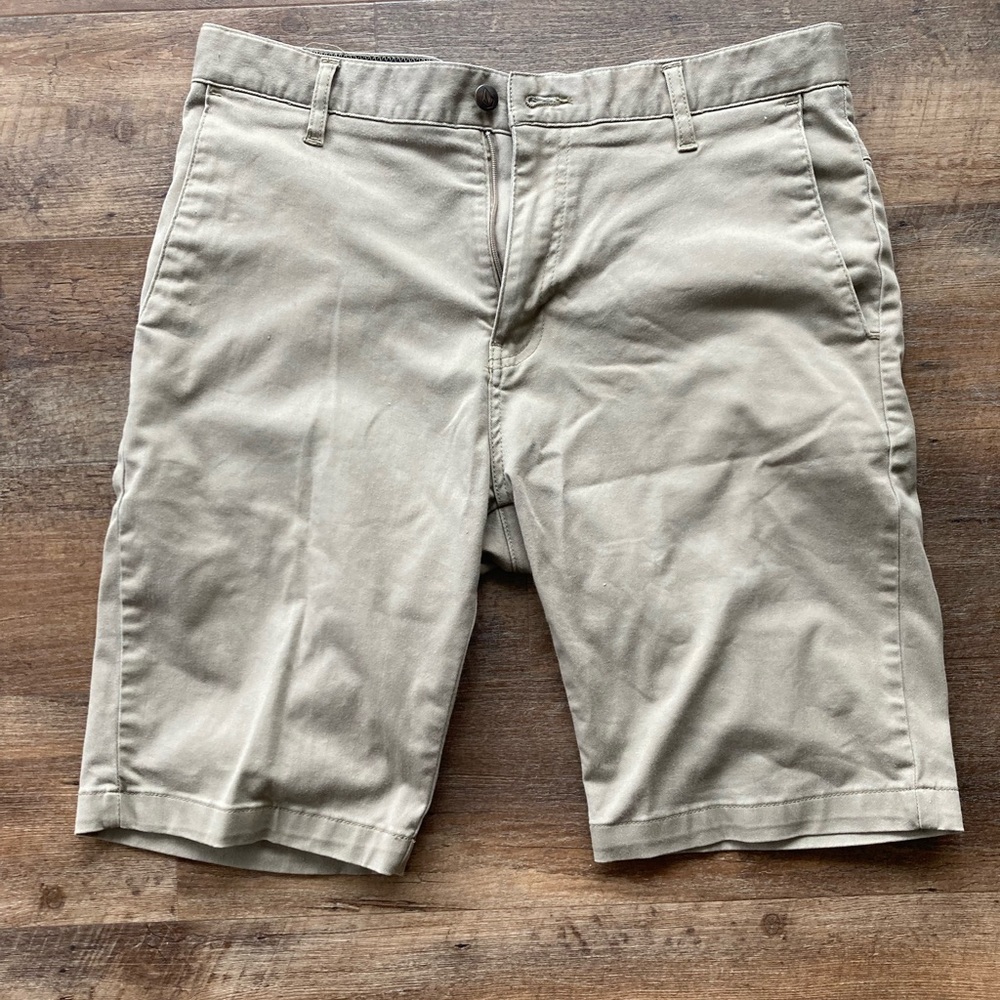 Men’s Volcom shorts size 32 khaki